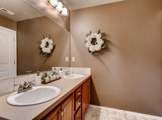 1030 SE Mimosa Dr Gresham OR-large-020-2-2nd Floor Bathroom-1500x1000-72dpi