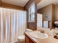 1030 SE Mimosa Dr Gresham OR-large-021-24-2nd Floor Bathroom-1500x1000-72dpi