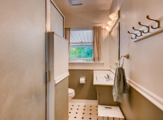 4432 NE Oregon St Portland OR-large-013-8-Master Bathroom-1499x1000-72dpi