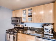 533 NE Holladay St Unit 304-large-014-8-Kitchen-1499x1000-72dpi