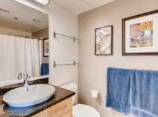 533 NE Holladay St Unit 304-large-024-24-Bathroom-1499x1000-72dpi